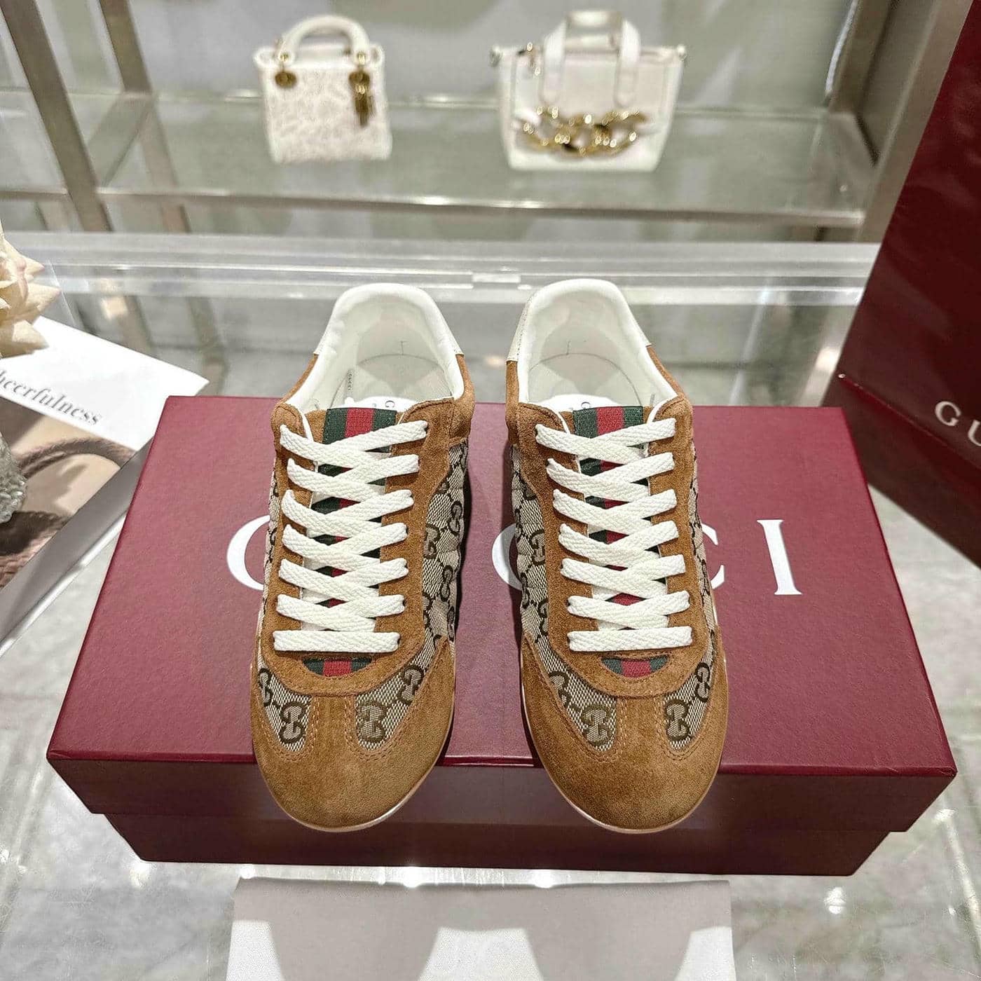 002 Sneaker